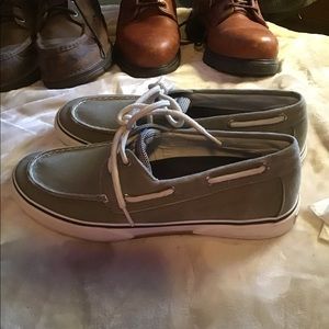 Men’s light olive green topsides